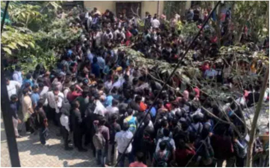 ছাত্রীকে শ্লীলতাহানি ও কুপ্রস্তাব পাঠানোর অভিযোগ, ডায়মন্ড হারবারে গ্রেপ্তার অধ্যাপক