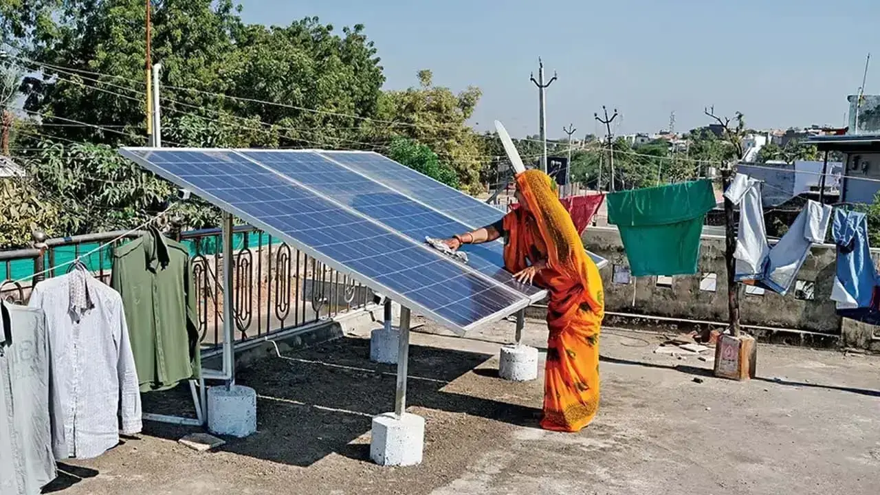 ২৫ বছর কারেন্টের বিল জিরো! বাংলায় চালু ‘সূর্যঘর যোজনা’, মাসে ৩০০ ইউনিট বিদ্যুৎ ফ্রি