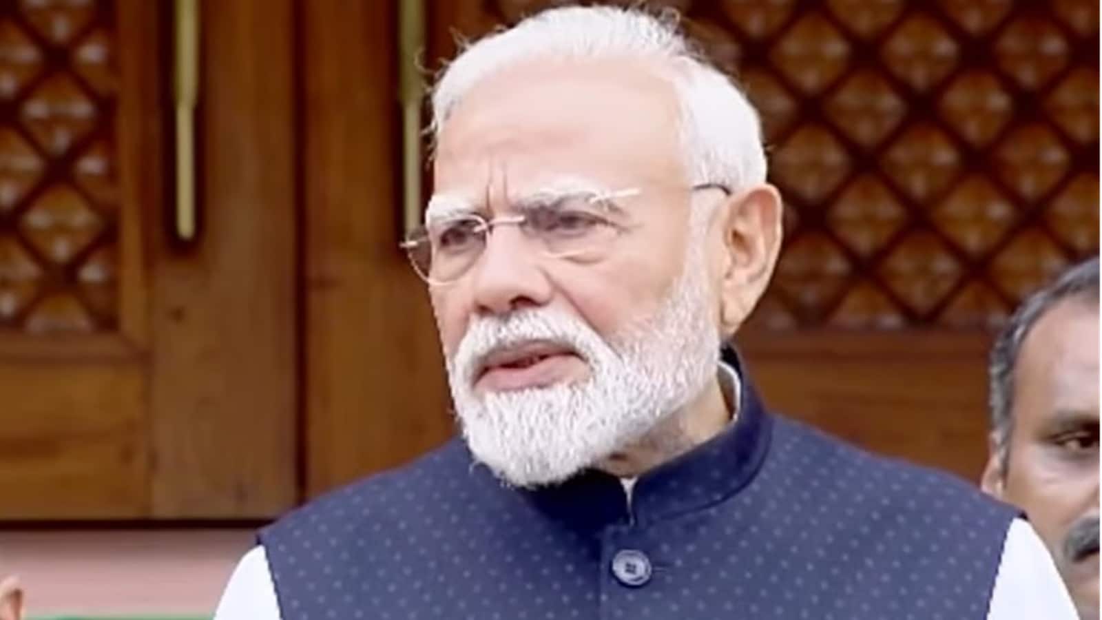 ‘আমি ৫৬ বছরের তরুণের কথা বলছি না!’ মহাকাশ সাফল্যের মঞ্চে রাহুলকে খোঁচা মোদীর