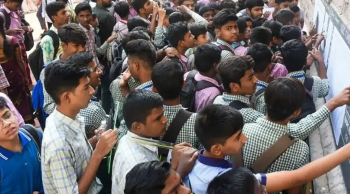 মার্কশিটে আর থাকবে না ‘ফেল’ শব্দ! পড়ুয়াদের মানসিক চাপ কমাতে বড় পদক্ষেপ রাজ্য সরকারের