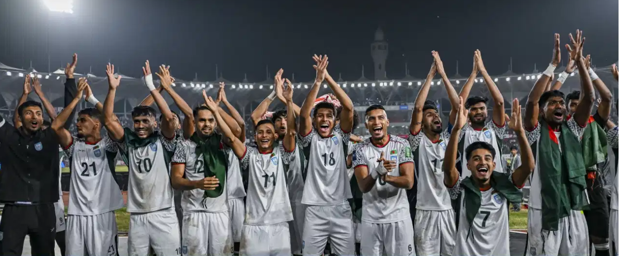 ব্রাজিল ম্যাচের জন্য হঠাৎ বড় সিদ্ধান্ত ভারতের! এশিয়ান মঞ্চে কপাল খুলল বাংলাদেশের? ব্রাজিল ম্যাচের জন্য হঠাৎ বড় সিদ্ধান্ত ভারতের! এশিয়ান মঞ্চে কপাল খুলল বাংলাদেশের?
