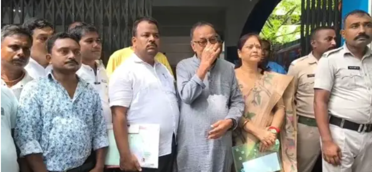 বিস্ফোরক দাবির পরেই তোলপাড়! মালদা জেলা পরিষদে পদ খোয়ালেন তৃণমূলের সভাধিপতি