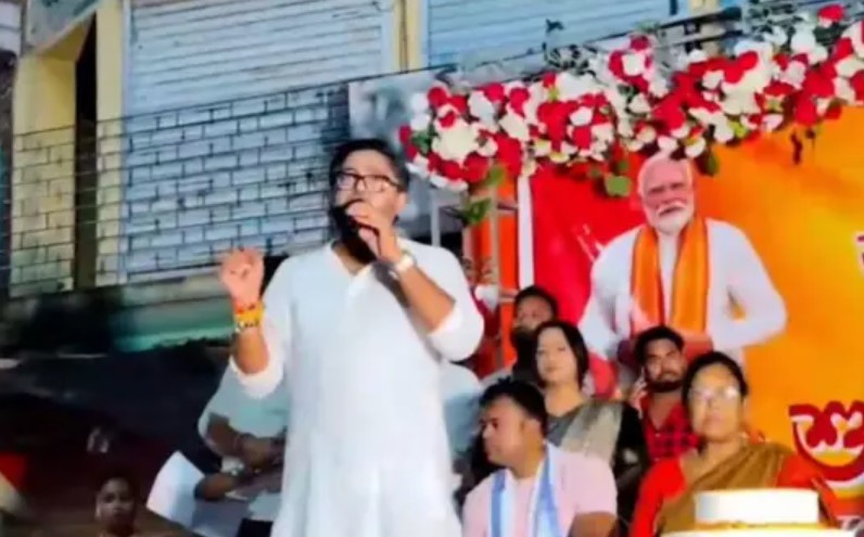 “টাকা চাইলে কানের গোড়ায় কষে থাপ্পড় দিন!” মেমারিতে বিজেপি বিধায়কের শোরগোল ফেলা হুঙ্কার
