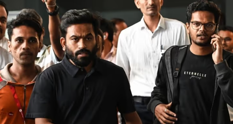 দিল্লি বিমানবন্দরে ধুন্ধুমার! ‘দেশ কেন নষ্ট করছেন?’, বিক্ষোভের মুখে ককরোচ জনতা পার্টির প্রধান
